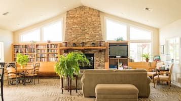 Smart TV, fireplace, DVD player