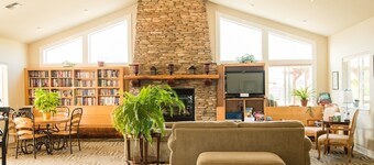 Spacious 2BR End Unit ~ Saltwater Heated Pool ~ Hot Tub ~ Beach Access!