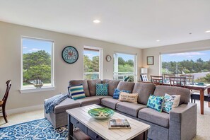 Smart-TV, Kamin, DVD-Player