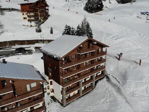 Exterior - Ski-in/Ski-out Apartment for 8, Les Menuires (Les Menuires)