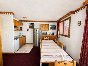 KĂŒhlschrank, Mikrowelle, GeschirrspĂŒler