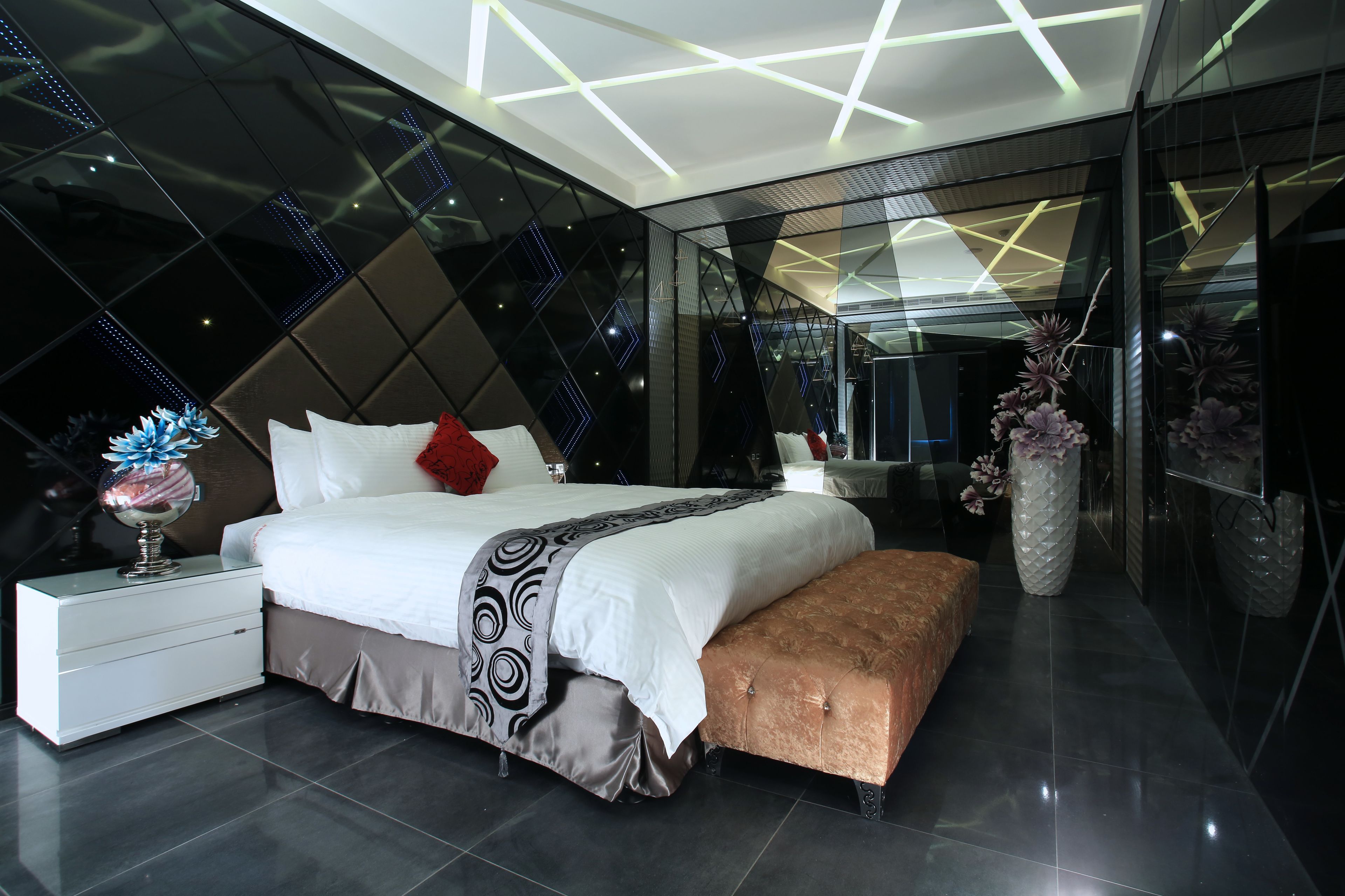 deluxe double room (b) | desk, blackout curtains, free wifi, bed sheets