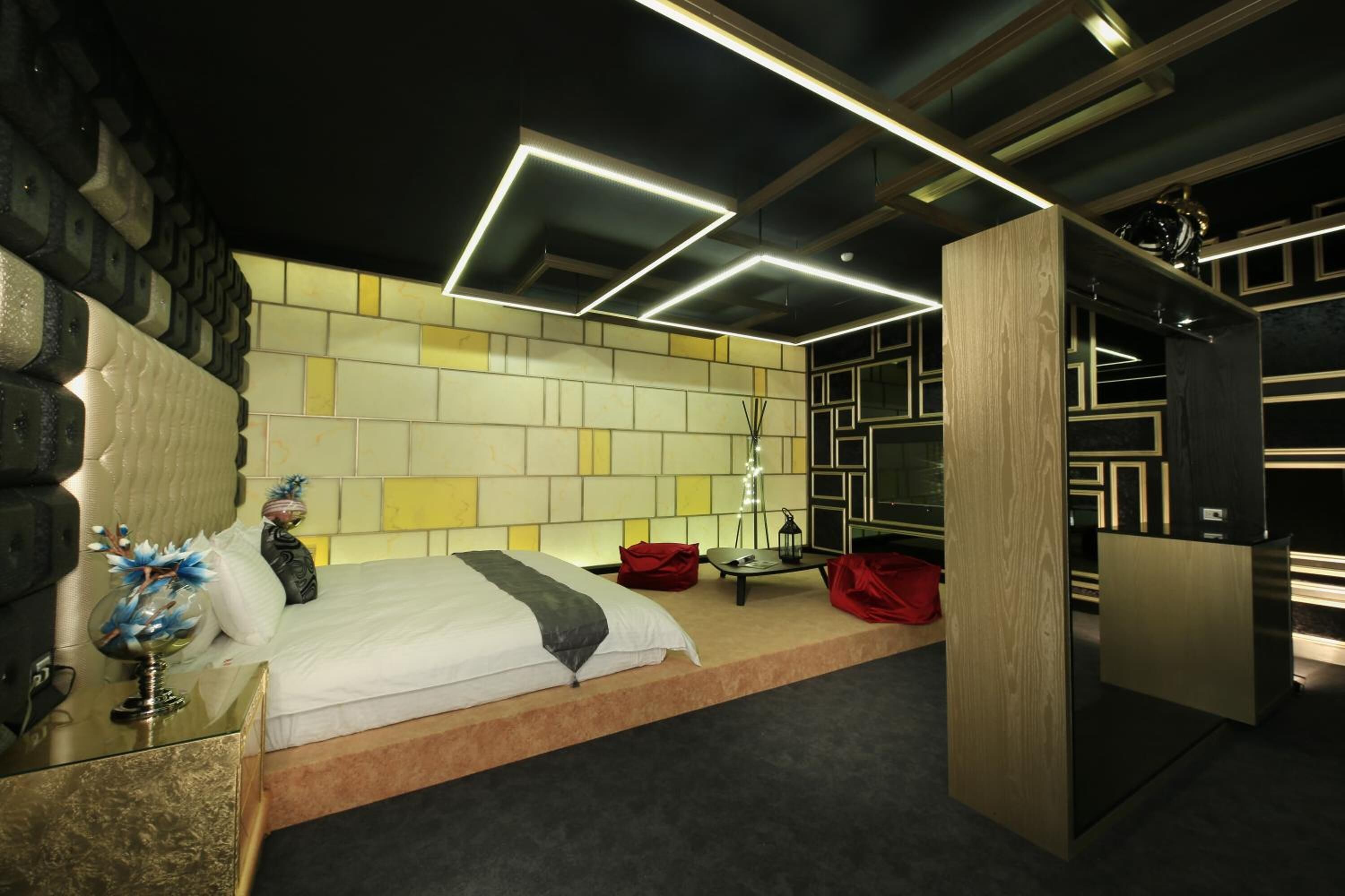 desk, blackout curtains, free wifi, bed sheets