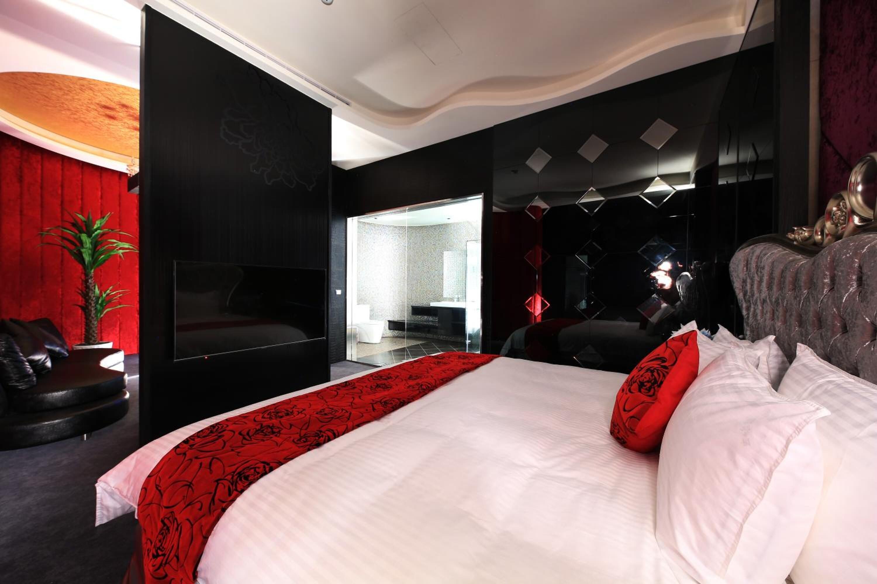 desk, blackout curtains, free wifi, bed sheets