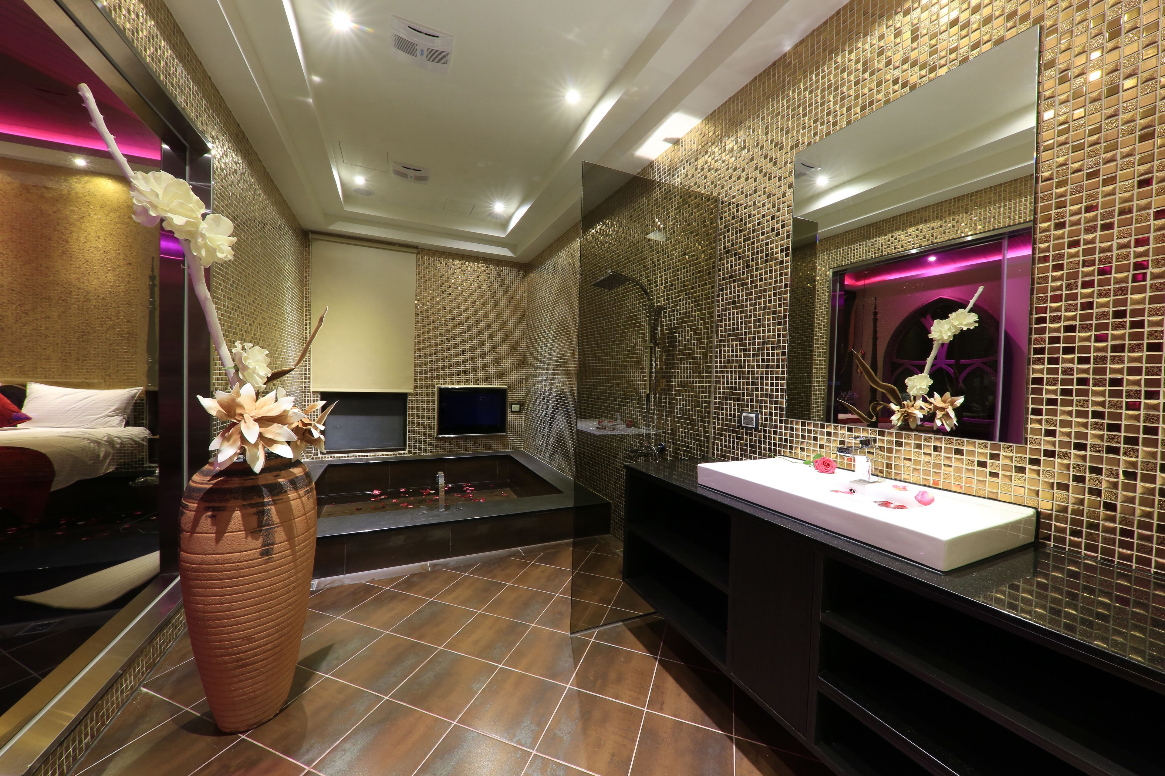 deluxe double room (b) | bathroom | separate bathtub and shower, jetted bath, rainfall showerhead