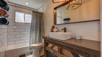 Combined shower/tub, hair dryer, towels, shampoo