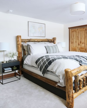 5 bedrooms, free WiFi, bed sheets - Large Home on 5 Private Acres, Hot Tub with Mountain Views, Epic Sledding Hill! (Fraser)