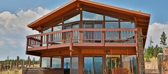 5BR Mountain Retreat, Sleeps 14, jacuzzi