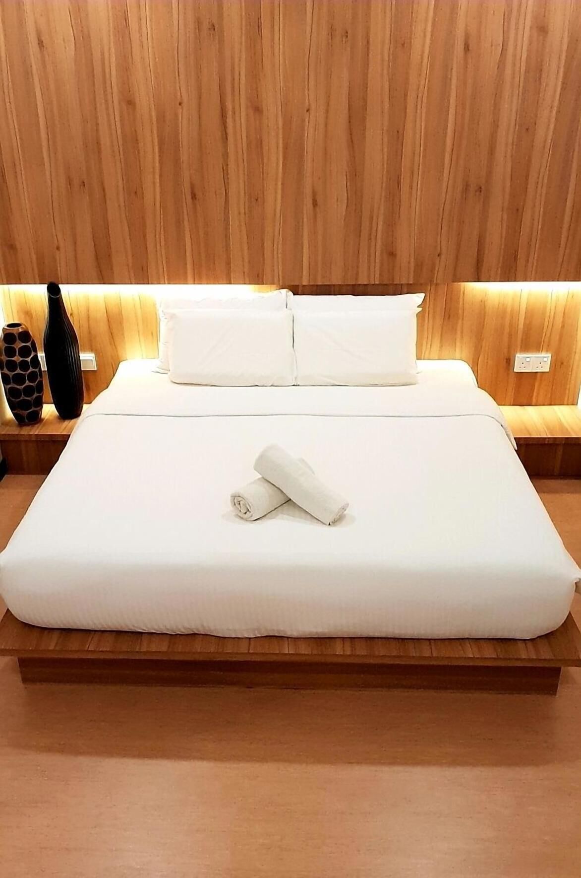 Minibar, Zimmersafe, individuell eingerichtet, Schreibtisch