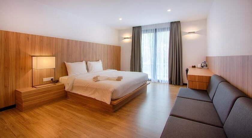 Minibar, Zimmersafe, individuell eingerichtet, Schreibtisch
