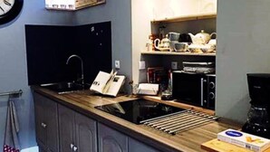 Deluxe Suite, Terrace (Joséphine) | Private kitchen - Maison La Tour (Dinan)