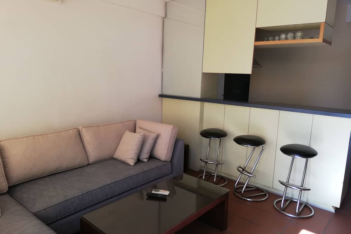 Fridge, microwave, oven, coffee/tea maker