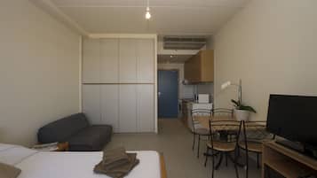 Studio (Apartment) | Verdunkelungsvorhänge, schallisolierte Zimmer, Bügeleisen/Bügelbrett