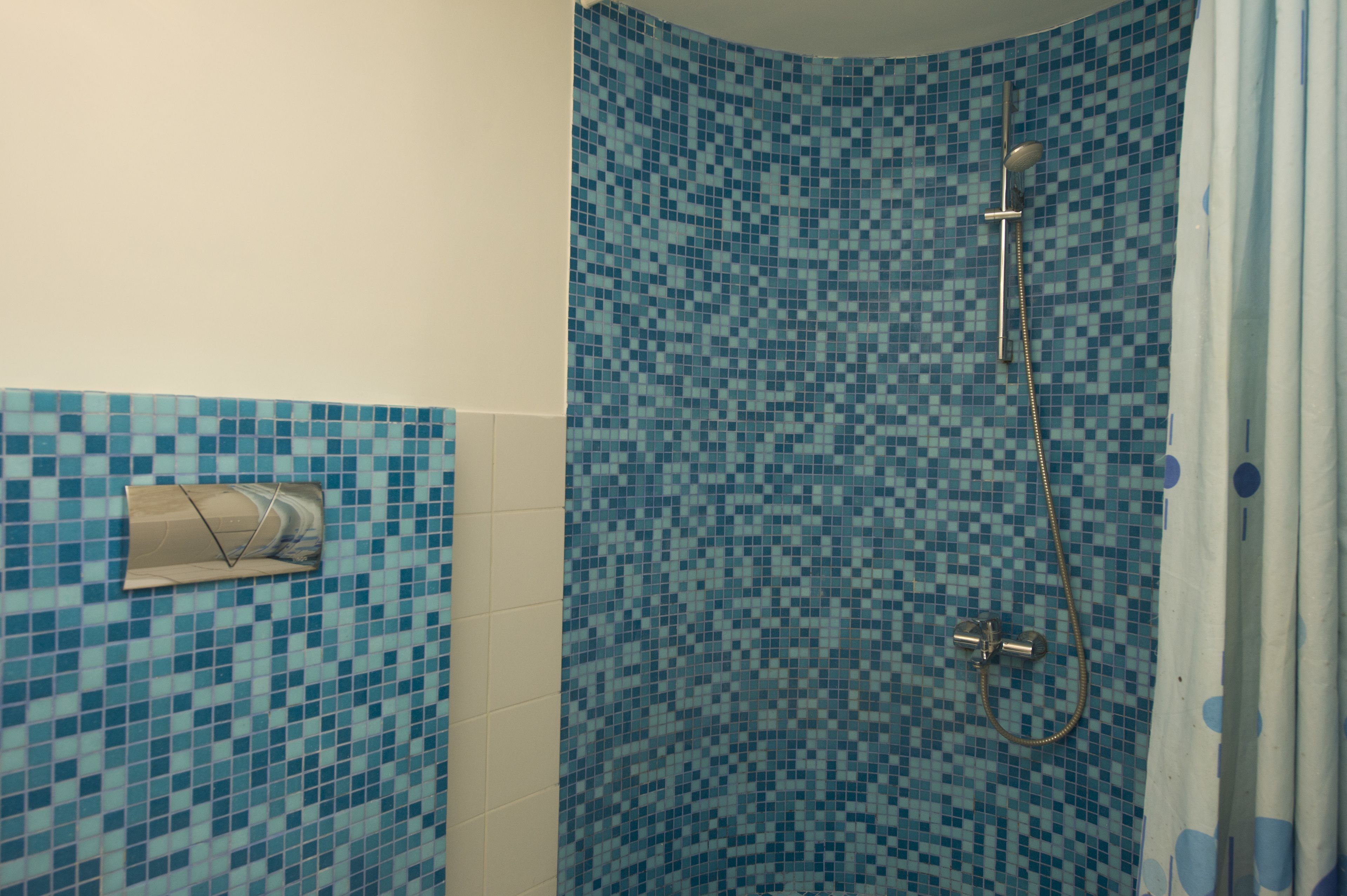 free toiletries, towels