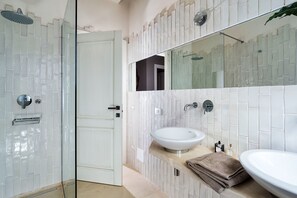 Villa, 3 Bedrooms | Bathroom | Shower, hair dryer, bidet, towels - Terra Mia (Avola)