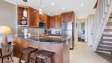 ثلاجة، ميكروويف، فرن، موقد طهي مسطح