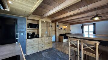 Frigorífico, microondas y lavavajillas