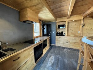 Réfrigérateur, micro-ondes, lave-vaisselle