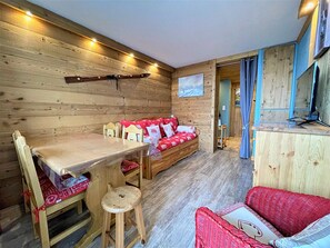 TV, DVD player - Cozy 5-Person Duplex, Equipped Kitchen, Ski-In/Ski-Out, Balcony - La Croisette (Les Menuires)