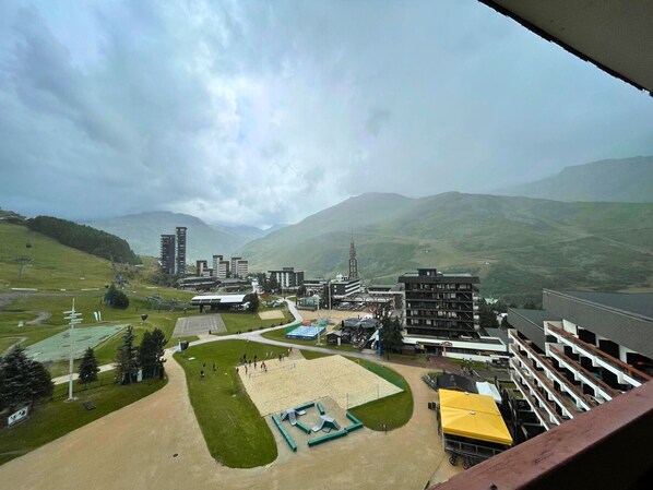 المنطقة المحيطة بالمنشأة