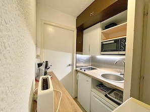 Frigorifero, microonde, forno, lavastoviglie