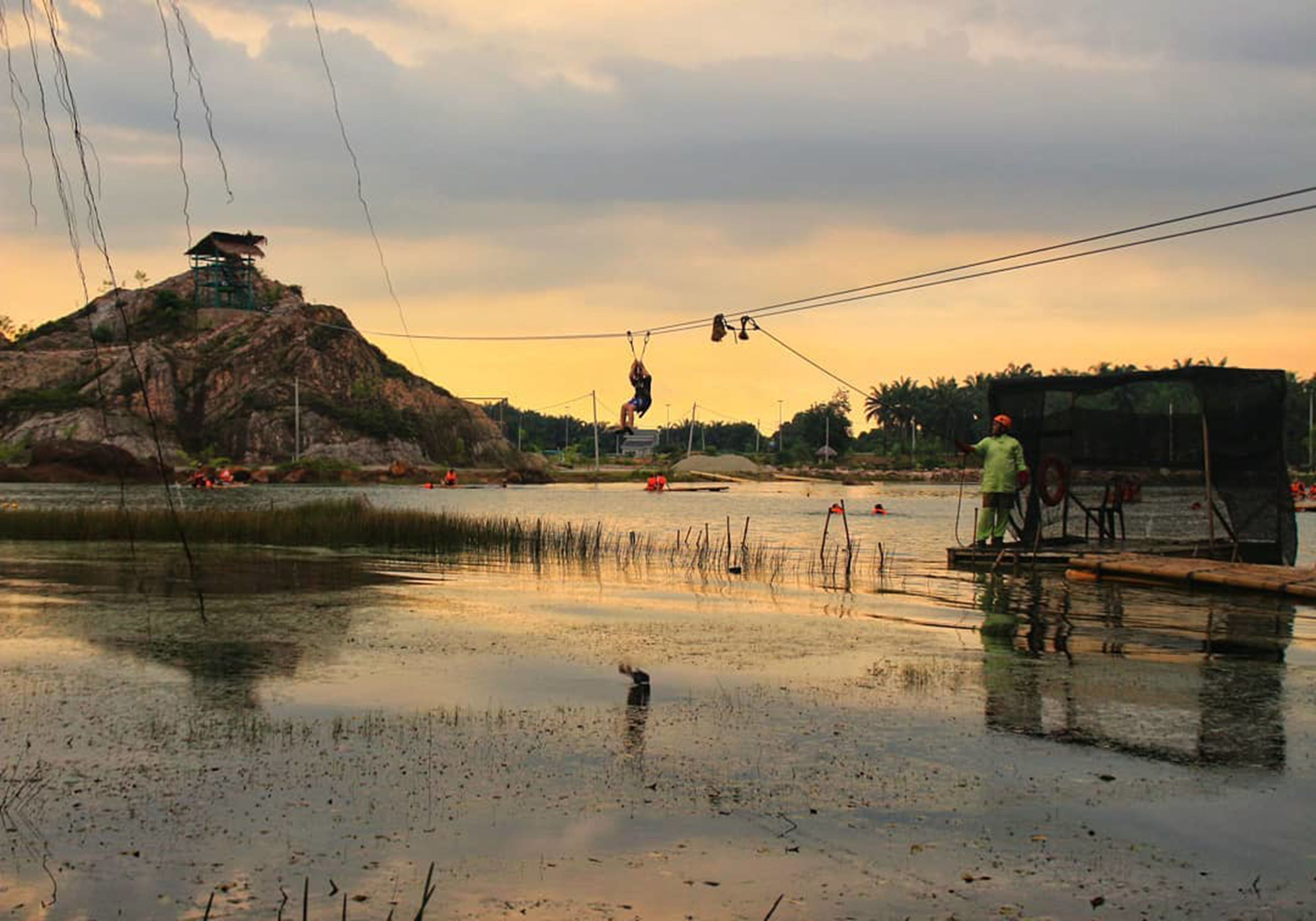 Luncur gantung
