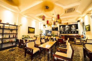 Breakfast, lunch and dinner served - Phadin Hotel (Dien Bien Phu)