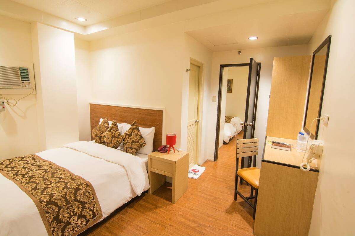 Matrimonial Suite | Desk, WiFi (free), bed sheets