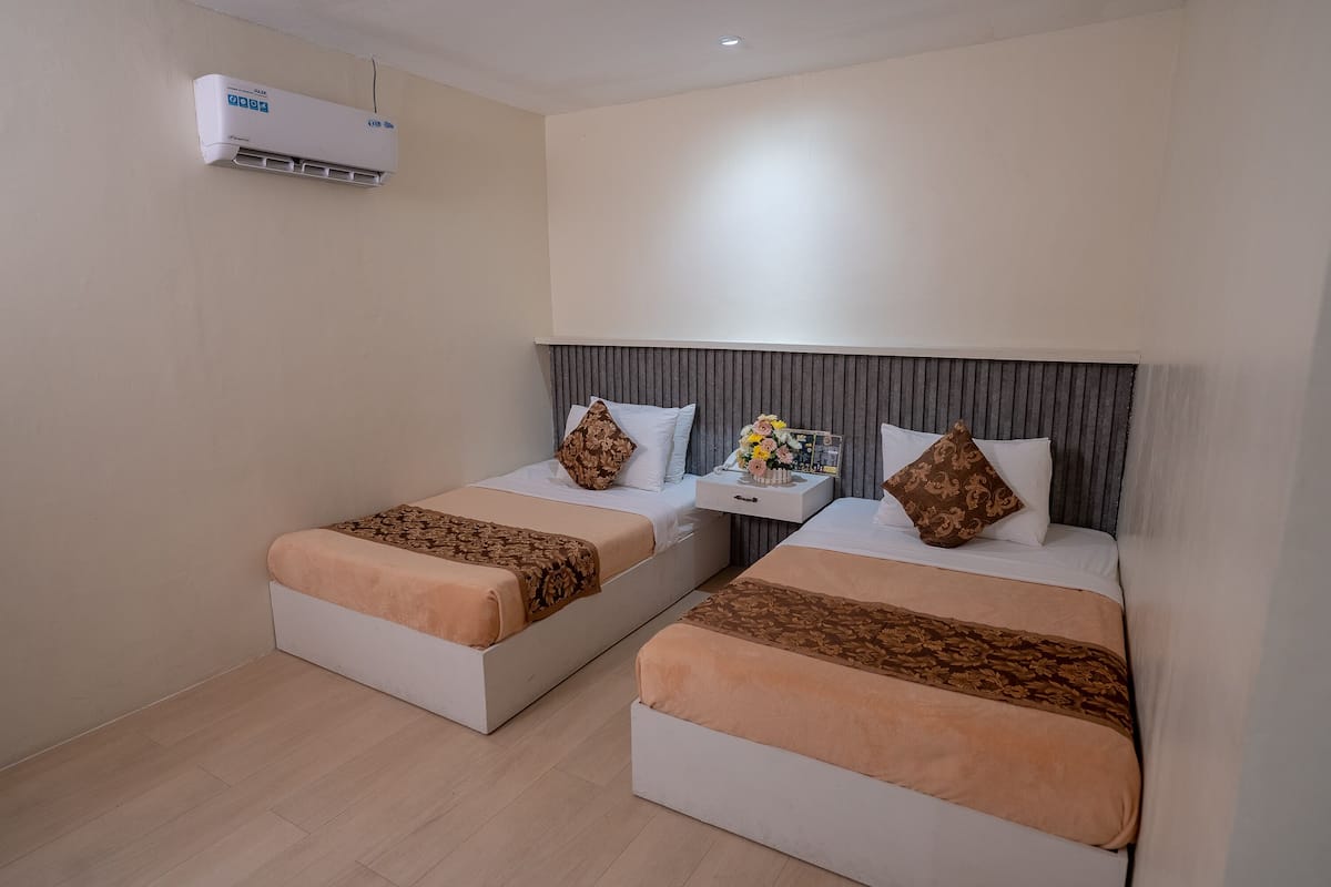1 bedroom, desk, free WiFi, bed sheets