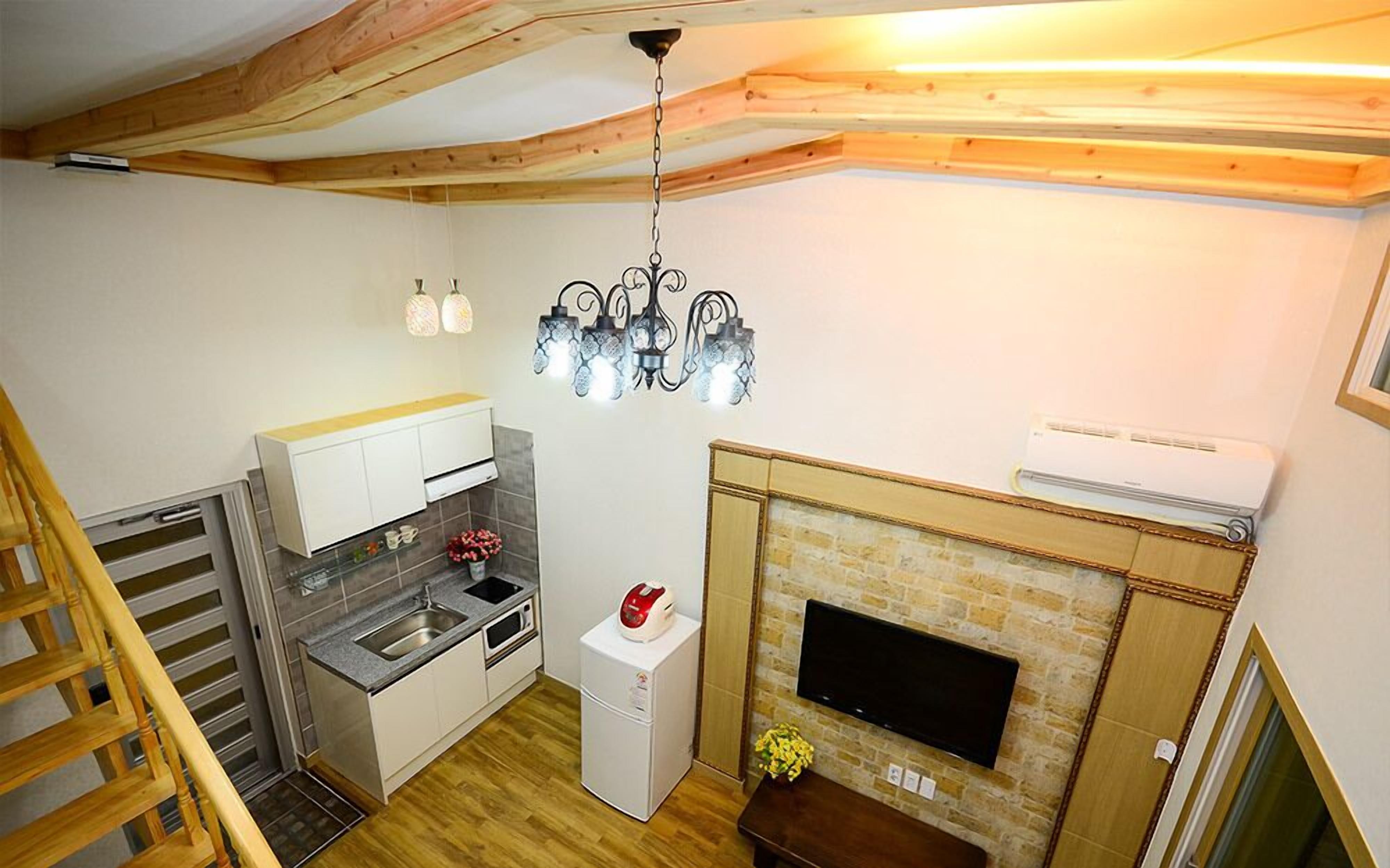 Elite Duplex (2 Guest Rates, Extra person Charge on spot - 1-13yr 10,000KRW, 14yr above 20,000KRW pp | Living area | Flat-screen TV
