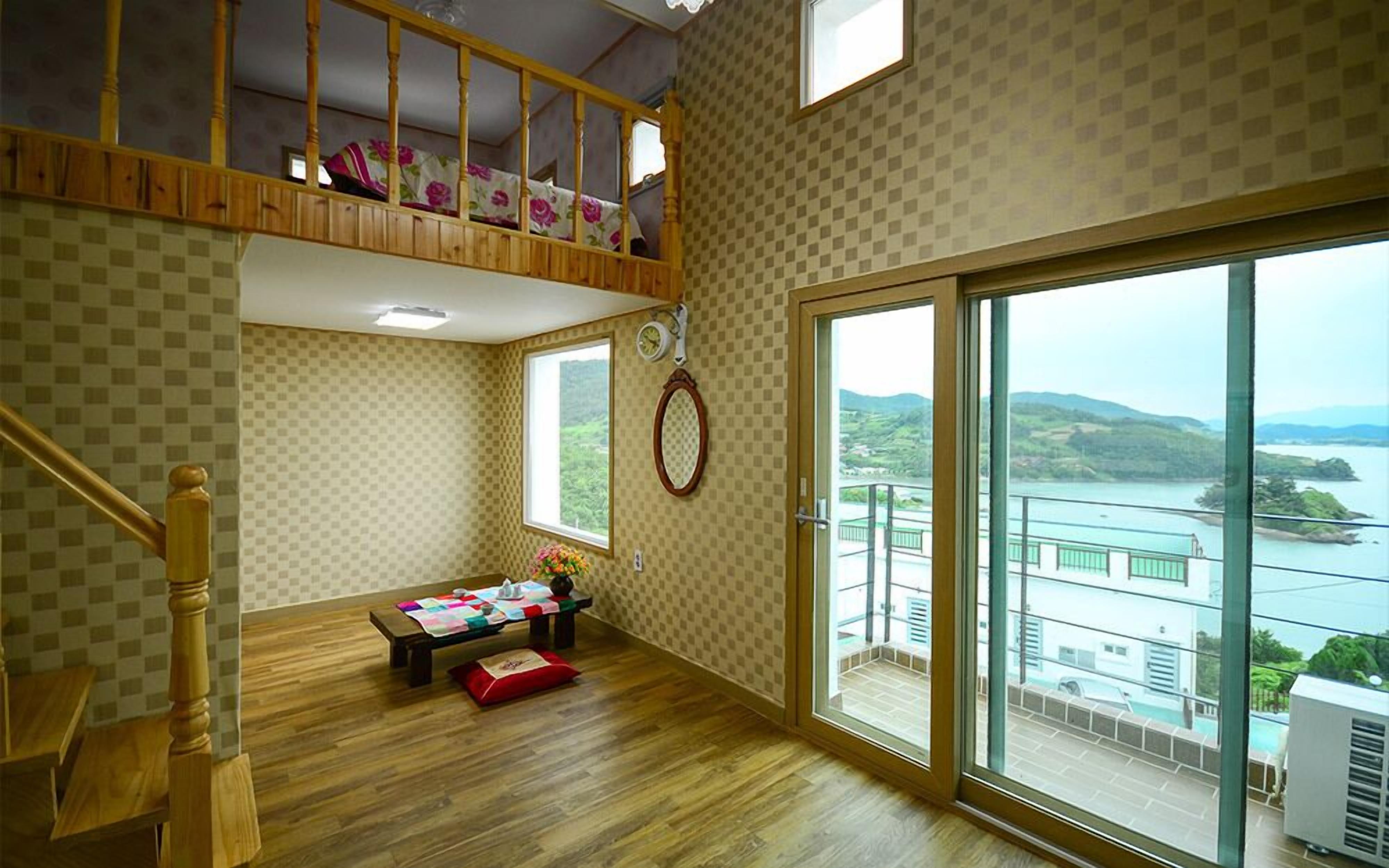 Elite Duplex (2 Guest Rates, Extra person Charge on spot - 1-13yr 10,000KRW, 14yr above 20,000KRW pp | テラス / パティオ