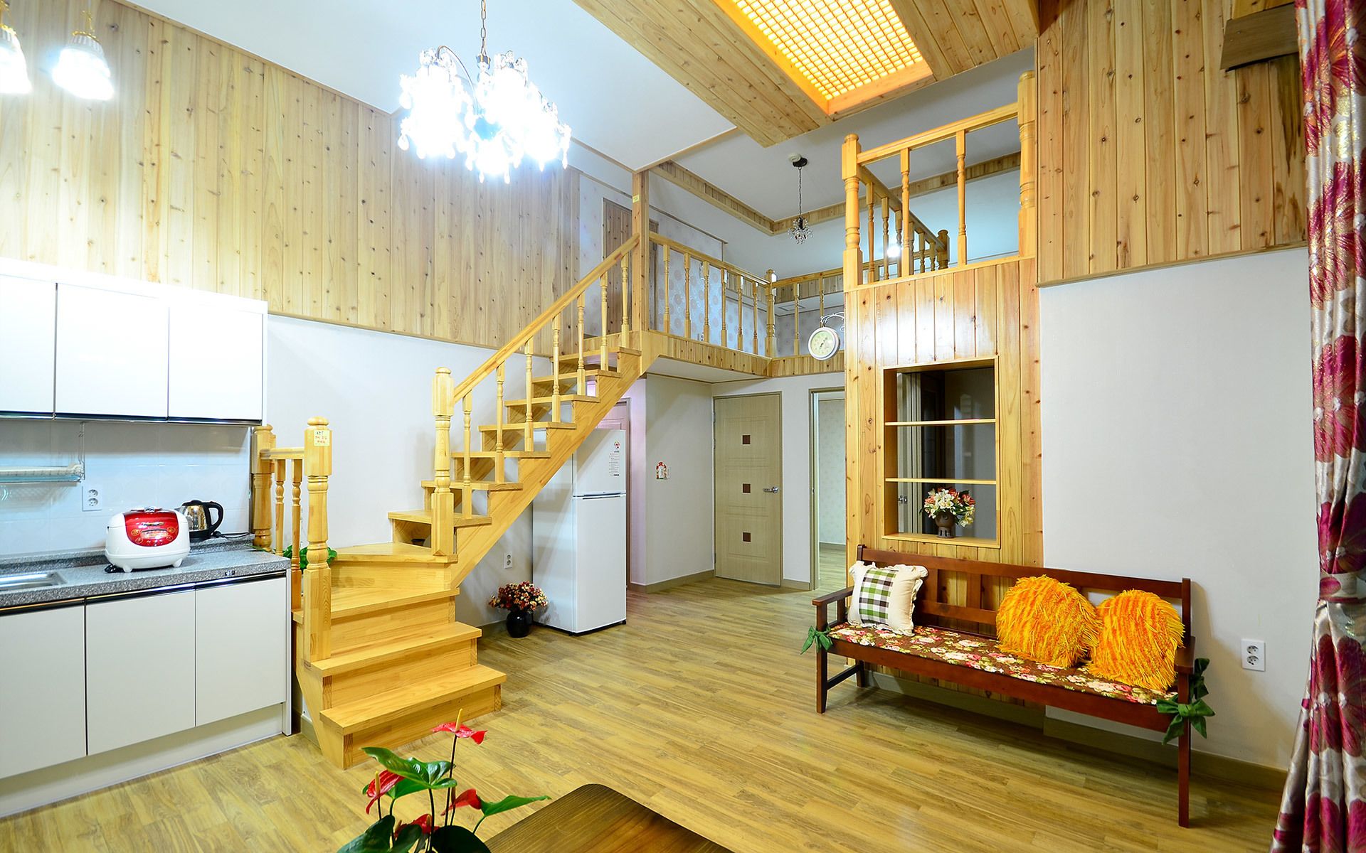 Sun 101 (5 Guests Rates, Extra Person Charge on spot - 1-13yr 10,000KRW, 14yr above 20,000KRW pp) | บริเวณนั่งเล่น | ทีวีจอแบน
