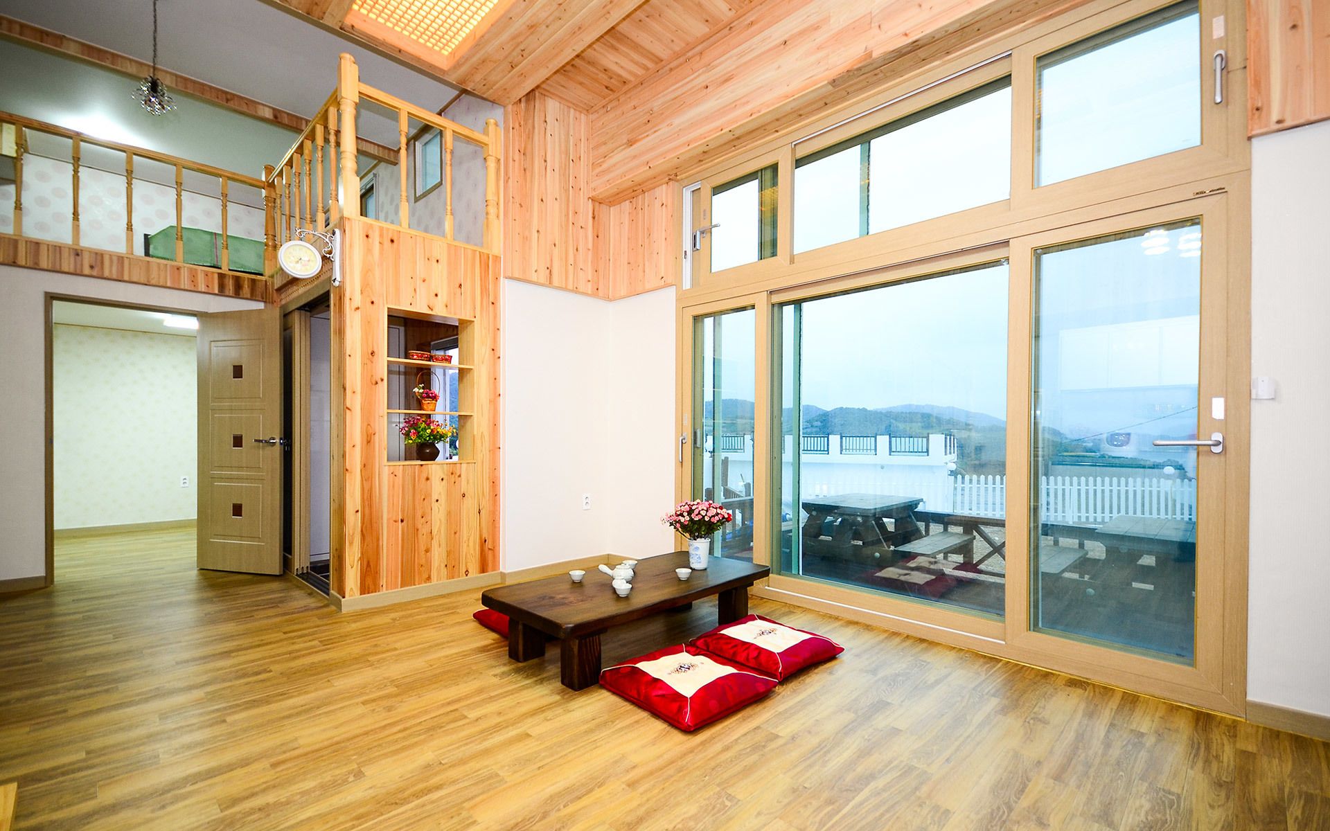 Sun 101 (5 Guests Rates, Extra Person Charge on spot - 1-13yr 10,000KRW, 14yr above 20,000KRW pp) | Living area | Flat-screen TV