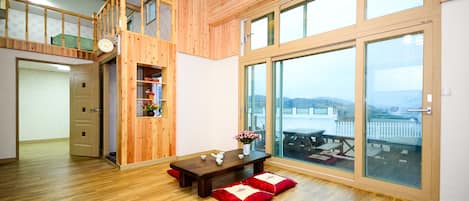 Sun 101 (5 Guests Rates, Extra Person Charge on spot - 1-13yr 10,000KRW, 14yr above 20,000KRW pp) | Living area | Flat-screen TV