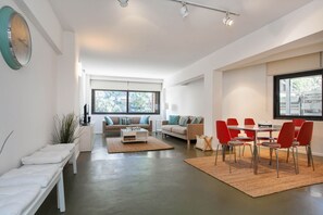 Apartamento, 2 habitaciones (No:1) | Zona de estar | Una televisión LCD