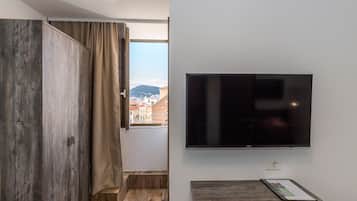 Habitación estándar con 2 camas individuales | Minibar, caja de seguridad en la habitación y escritorio