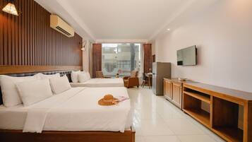 Family Room, City View | Minibar, in-room safe, desk, soundproofing