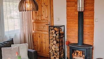 Comfort Cottage, Non Smoking, Pets allowed | Living room | Flat-screen TV, fireplace, DVD player