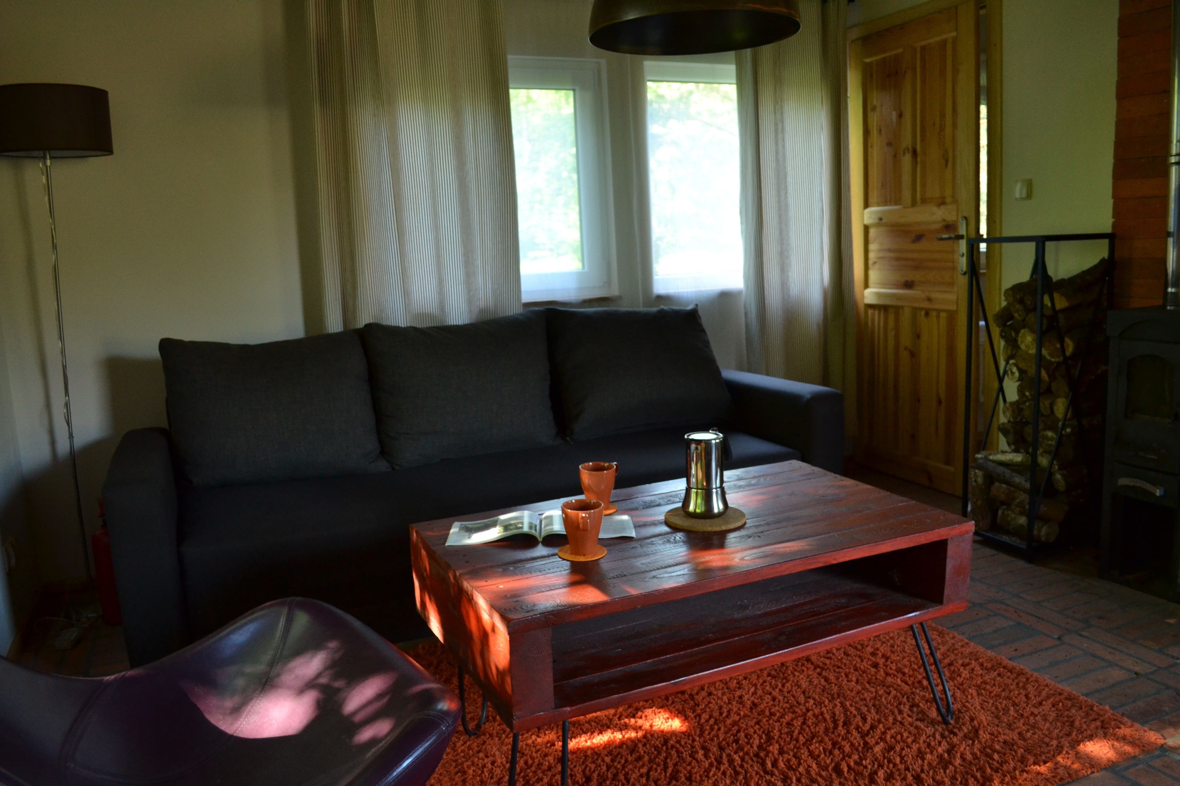 Cottage | Living room | Flat-screen TV, fireplace, DVD player