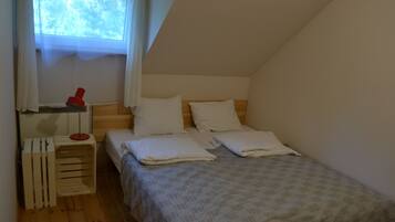 2 bedrooms, soundproofing, iron/ironing board, cribs/infant beds