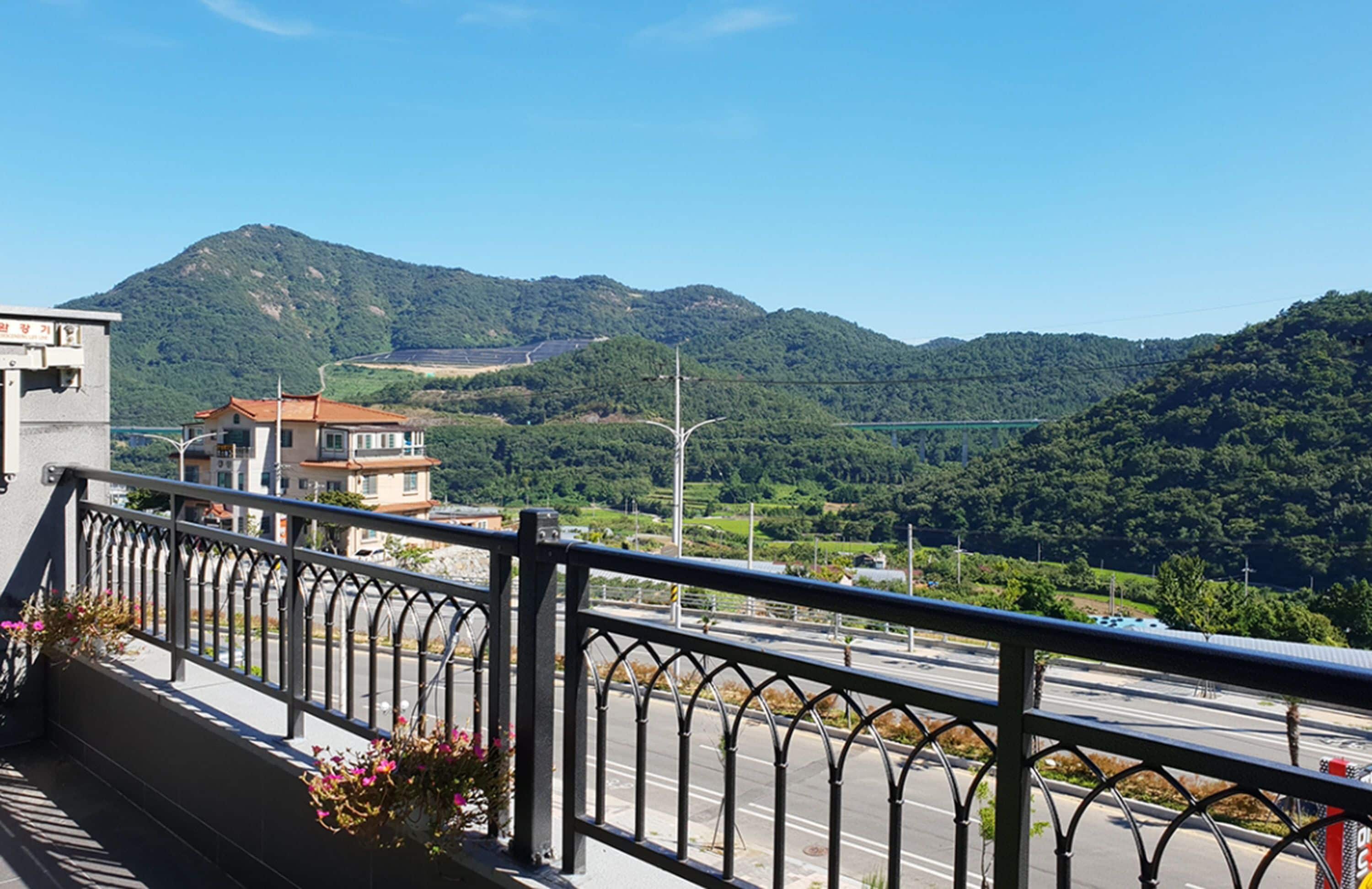 Room (A) | Terrace/patio