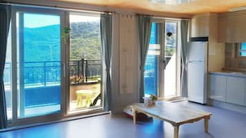 Room (A) | Living area | Flat-screen TV