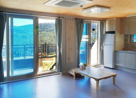 쉼터 | 거실 공간 | 평면 TV