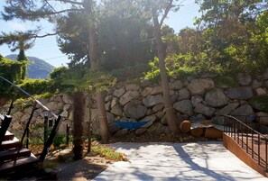 Room (C) | View from room - Pyramid Red Clay Pension (Yeosu)