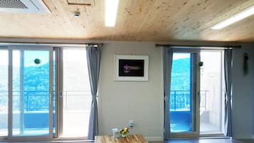Room (B) | Living area
