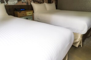 Deluxe Triple Room, Multiple Beds, Non Smoking | In-room safe, desk, soundproofing, free WiFi