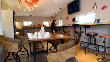 Café da manhã com buffet grátis todos os dias