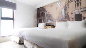 Quarto triplo luxo, várias camas, para não fumantes | Cofres nos quartos, escrivaninha, quartos à prova de som