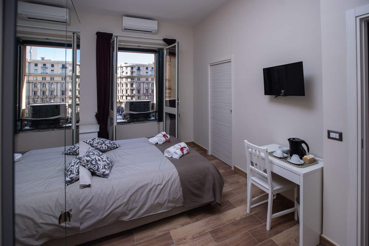 Habitación Confort, vista a la ciudad | Camas con efecto memoria, minibar y decoración personalizada