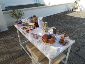 Desayuno bufé gratuito y diario
